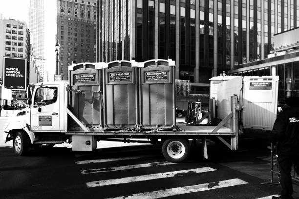 Best Porta potty delivery and setup  in Lakemoor, IL